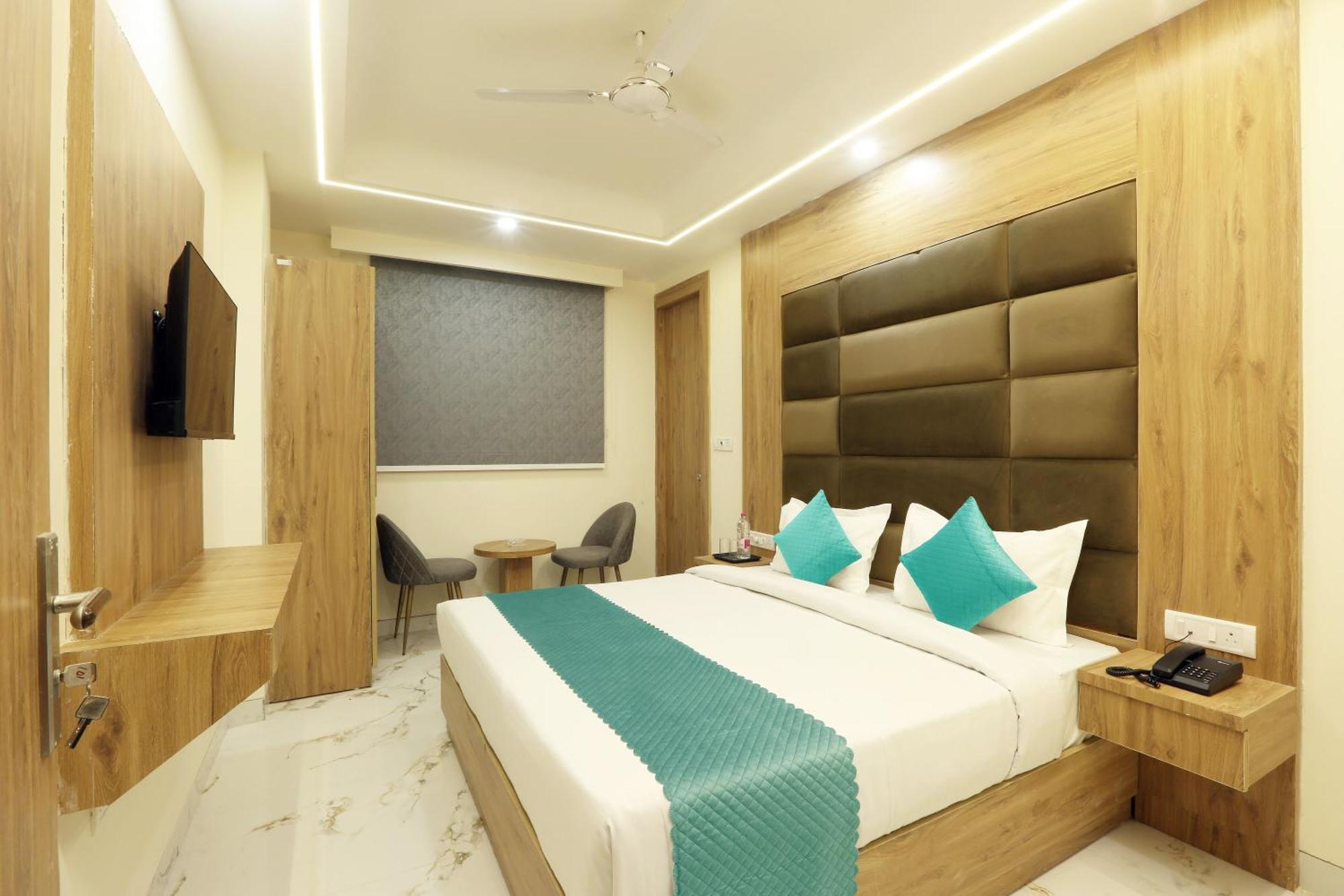 Hotel Luxe Manor Near Delhi Airport New Delhi Exterior photo