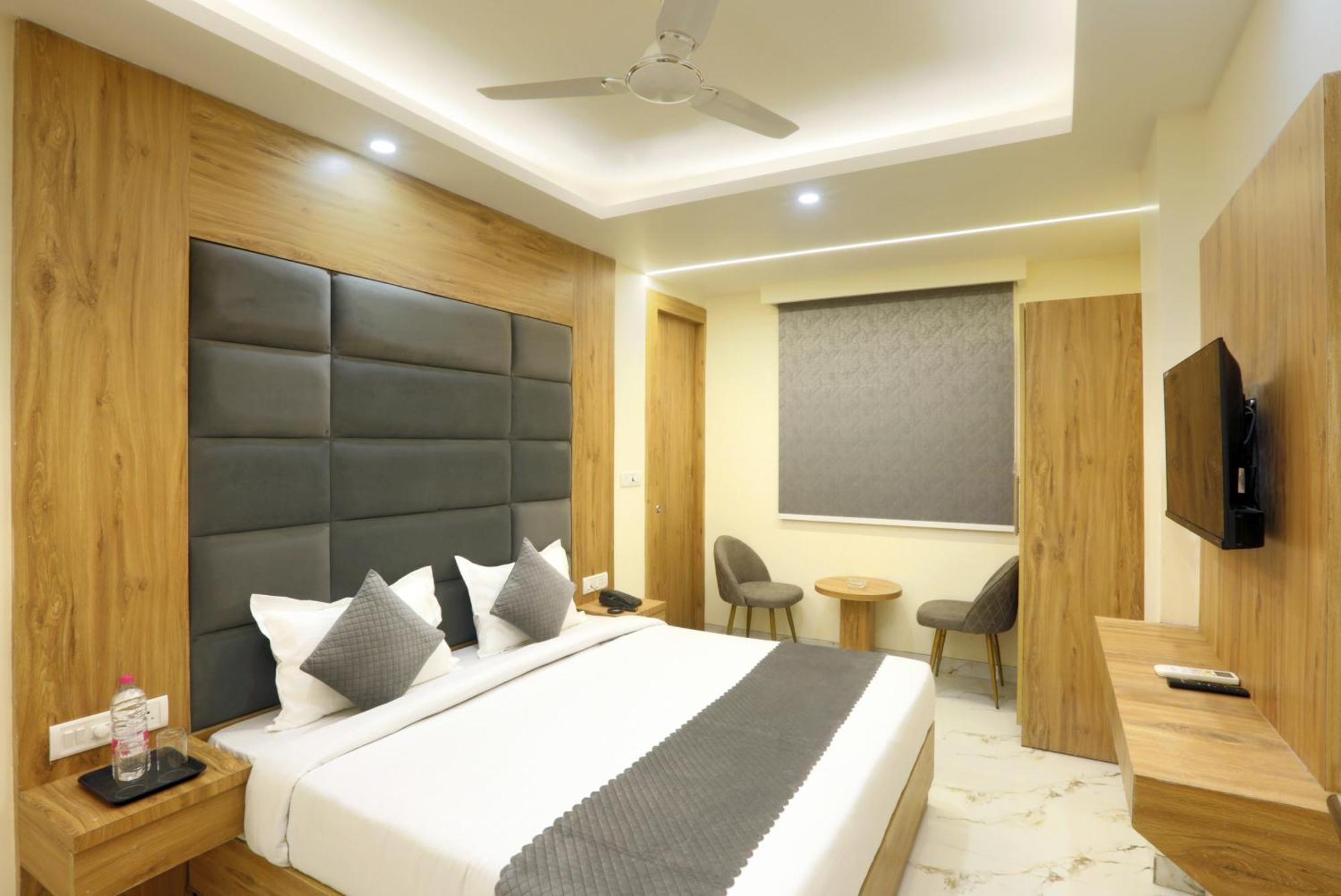 Hotel Luxe Manor Near Delhi Airport New Delhi Exterior photo