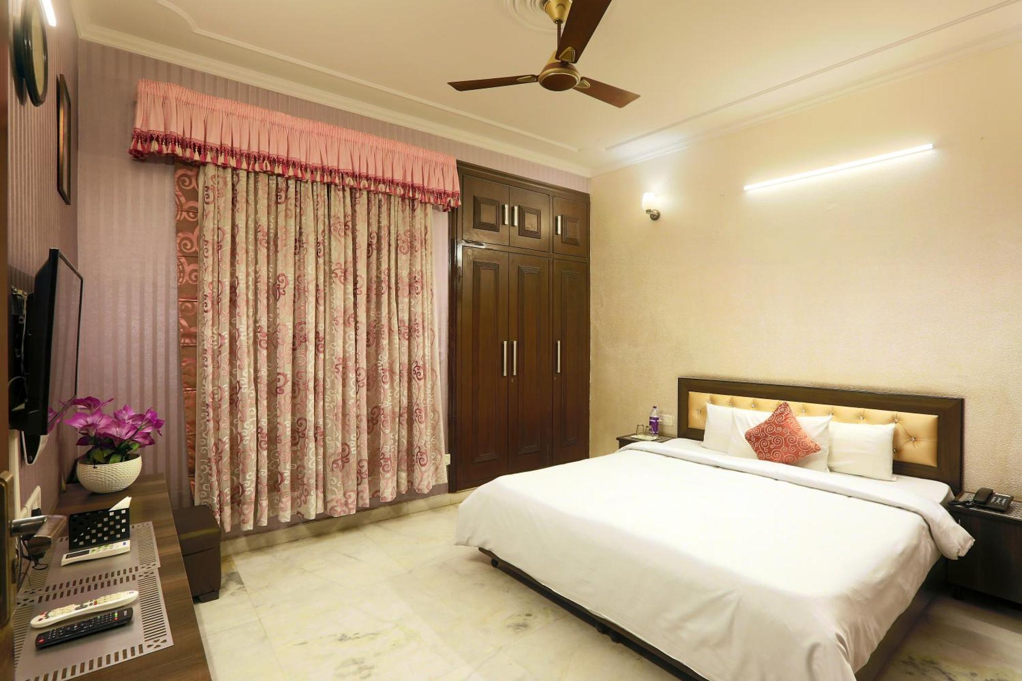 Hotel Luxe Manor Near Delhi Airport New Delhi Exterior photo