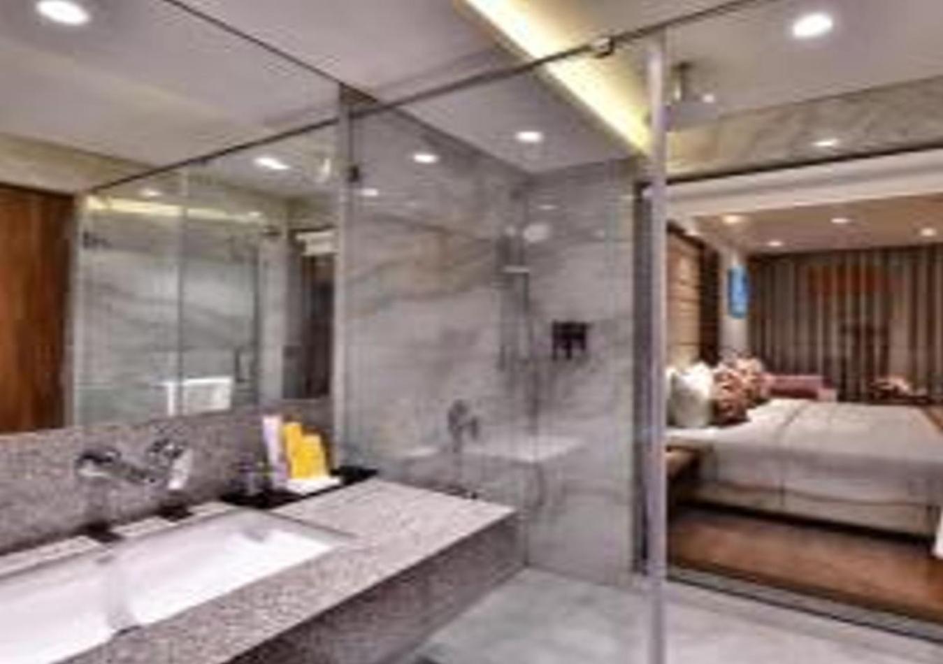 Hotel Luxe Manor Near Delhi Airport New Delhi Exterior photo